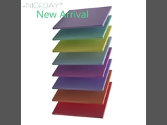 着色されたアクリル シート