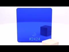 青いアクリル鏡